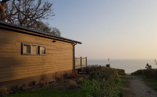 Woodside Bay Lodge Retreat outside