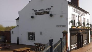 The Fountain Inn outside