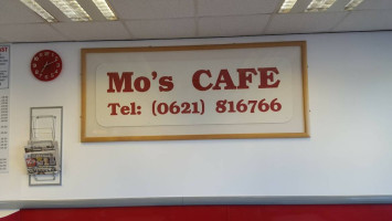 Mo's Cafe inside