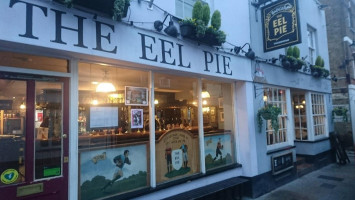 The Eel Pie Pub outside