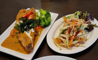 Mona's Thai And Asian Cuisines food
