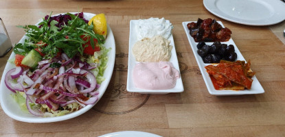 Taze Meze Mangal food