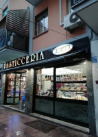 Pasticceria Tichetti food