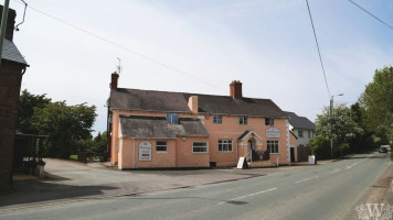 The Wingfield Arms outside