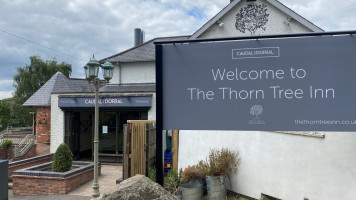 The Thorn Tree Inn outside