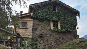 Rifugio La Casermetta-colmen outside