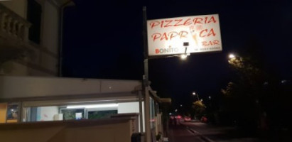 Pizzeria Paprica outside