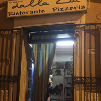 Pizzeria Dalla Zia inside