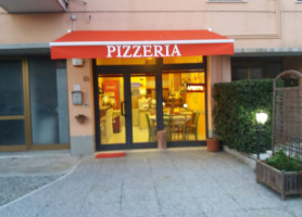Pizzeria La Rustica inside