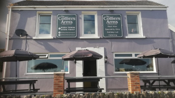 The Colliers Arms Pwll outside