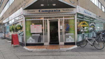 Campania Pizza outside