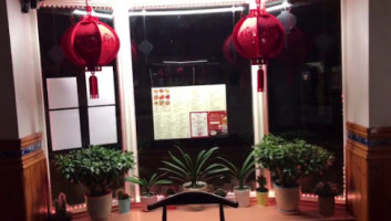Lee's Chinese And Cantonese Take-away inside