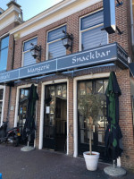 Eetcafé Snackbar Mangerie outside