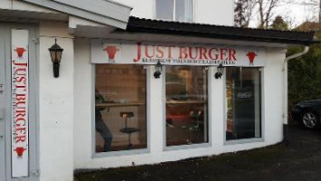Just Burger Drengsrud outside