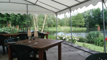 Halliford Mere Lakes food