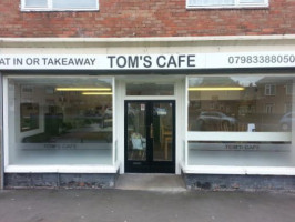 Tom's Cafe outside