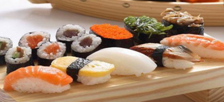 Wok Sushi Lounge food
