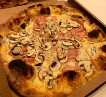 Piccolo Pizzeria food