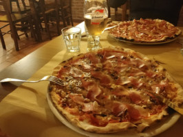 Pizzeria Il Nuraghe inside