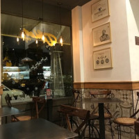 Tonico Café inside