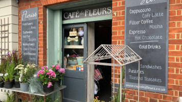 Cafe Des Fleurs inside