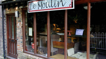 Le Moulin inside