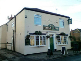 Kings Head Pub outside