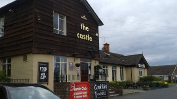 Th Castle Inn outside