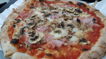 Pizzeria By Nitti food