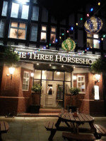 The Three Horse Shoes inside