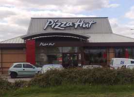 Pizza Hut Hull Kingswood outside
