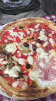 Pizzeria 2 Passi A Toledo food