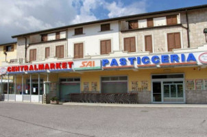 Pasticceria Central Market outside