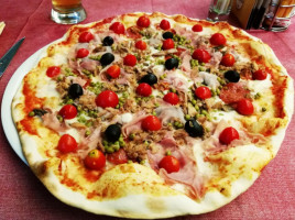 Pizzeria La Perla food