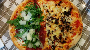 Vespucci Pizza E Drink food