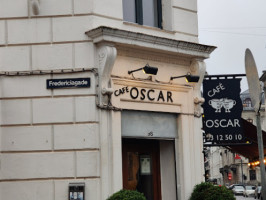 Cafe Oscar outside