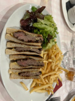Le Paris Grill - Tower Hill food