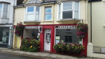 Cresswell's Cafe outside