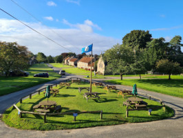 The Horseshoe Inn outside