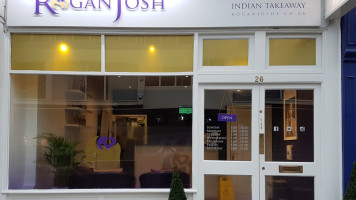 Rogan Josh inside