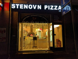 Pizza Italiana inside