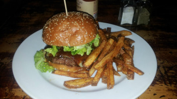 GoneBurger @ The Pack & Carriage food