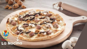 Pizza La Nocina food