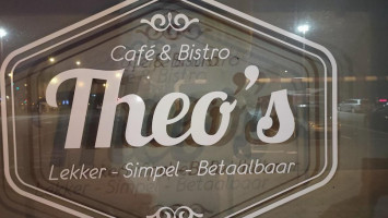 Theo's Cafe Bistro outside