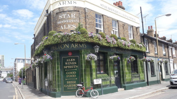 Pelton Arms food