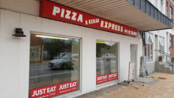 Middelfart Pizza Kebab Express outside