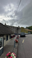 Thatched Inn outside