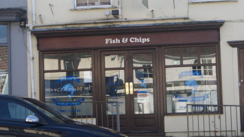Dave's Fish Chips outside