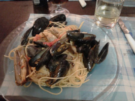 A Due Passi Dal Mare food