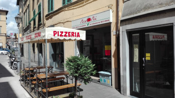 Pizza Piu' Di Viti Andrea outside